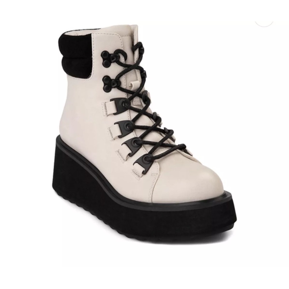 Rocket Dog Handle Platform Hiker Boot in Bone 7.5